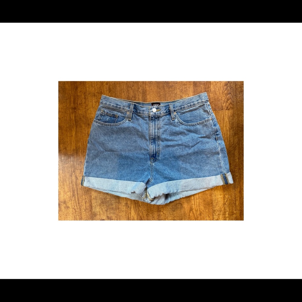 Brand New BDG Mom High Rise Shorts Size 32